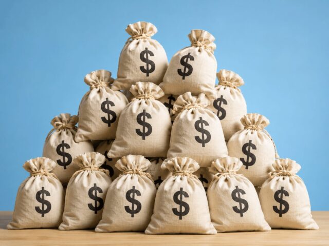 トリファとHolaflyはどっちがおすすめ？料金プランや口コミの違いを比較して解説！