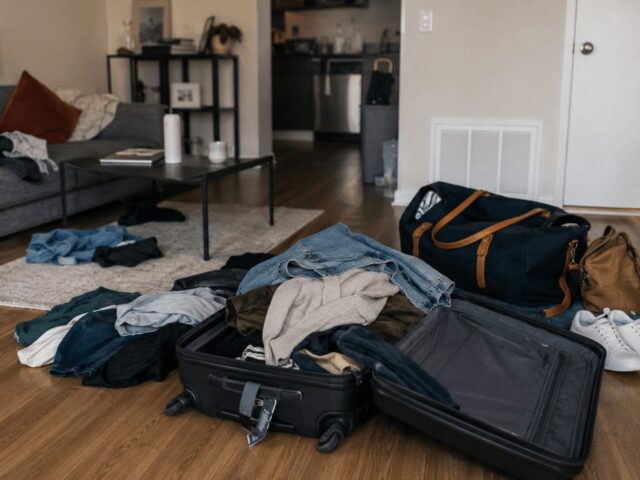 トリファとHolaflyはどっちがおすすめ？料金プランや口コミの違いを比較して解説！